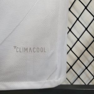 Real Madrid 2017/18 Home Retro Jersey - Image 6