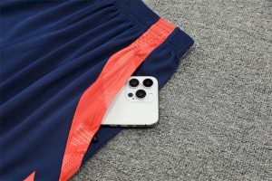 Manchester United 2024/25 Training Adult Jersey+Short 14001 - Image 5
