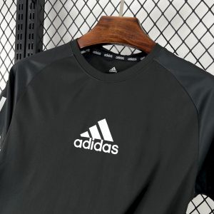 Adidas 1041 Black T-shirt - Image 4