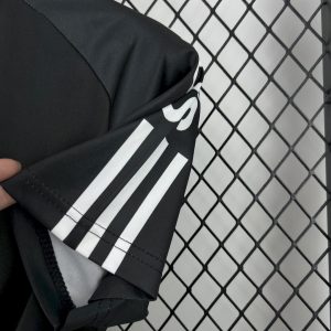 Adidas 1041 Black T-shirt - Image 3