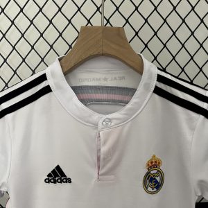 Real Madrid 2014/15 Home Kids Retro Jersey And Shorts - Image 7