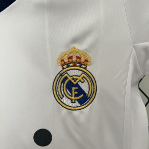 Real Madrid 2012/13 Home Kids Retro Jersey And Shorts - Image 9
