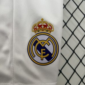 Real Madrid 2016/17 Home Kids Retro Jersey And Shorts - Image 9