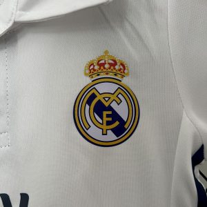 Real Madrid 2016/17 Home Kids Retro Jersey And Shorts - Image 5