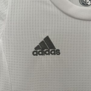 Real Madrid 2015/16 Home Kids Retro Jersey And Shorts - Image 8