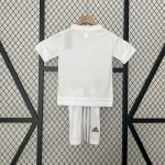Real Madrid 2015/16 Home Kids Retro Jersey And Shorts - Image 2