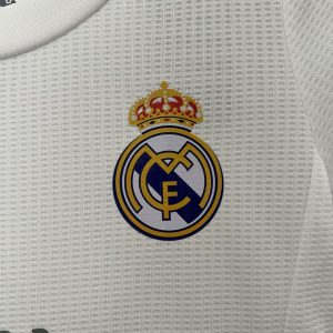 Real Madrid 2015/16 Home Kids Retro Jersey And Shorts - Image 3
