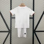 Real Madrid 2013/14Home Kids Retro Jersey And Shorts - Image 2
