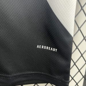 Real Madrid 2025/26 Retro Special Edition Jersey - Image 5