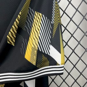 Real Madrid 2025/26 Retro Special Edition Jersey - Image 4