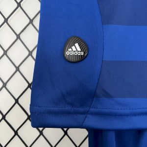 Chelsea 2011/12 Home Kids Retro Jersey And Shorts - Image 3