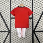 Manchester United 2009/10 Home Kids Retro Jersey And Shorts - Image 2