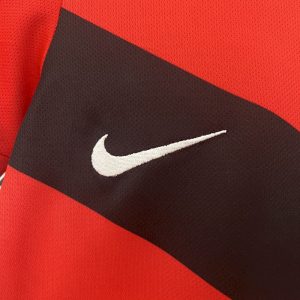 Manchester United 2009/10 Home Kids Retro Jersey And Shorts - Image 4