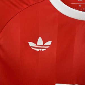 Bayern Munich 2025/26 Goalkeeper uniform Jersey - Image 8