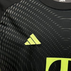 Bayern Munich 2025/26 Blackn Goalkeeper Kids Kit - Image 10