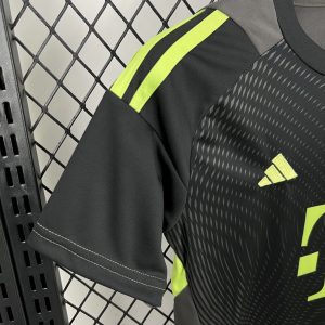Bayern Munich 2025/26 Blackn Goalkeeper Kids Kit - Image 7