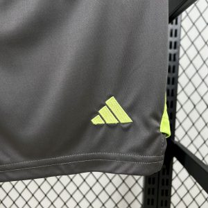 Bayern Munich 2025/26 Blackn Goalkeeper Kids Kit - Image 5