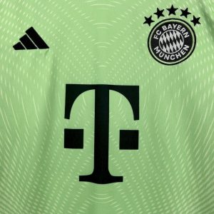 Bayern Munich 2025/26 Green Goalkeeper Kids Kit - Image 7