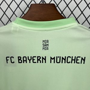 Bayern Munich 2025/26 Green Goalkeeper Kids Kit - Image 3