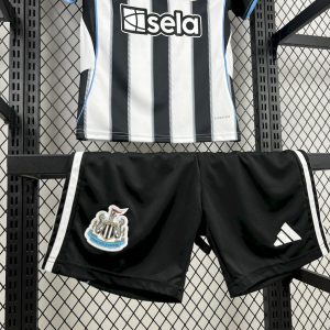 Newcastle United 2025/26 Home Kids Kit - Image 4