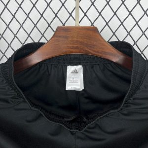 Manchester United 2025/26 Home Shorts - Image 6