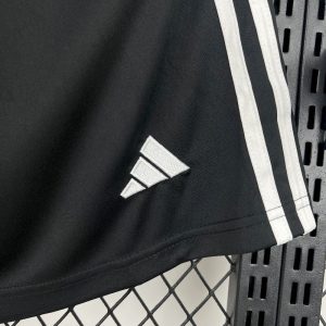 Manchester United 2025/26 Home Shorts - Image 4