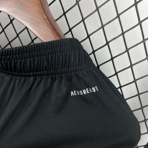 Manchester United 2025/26 Home Shorts - Image 3